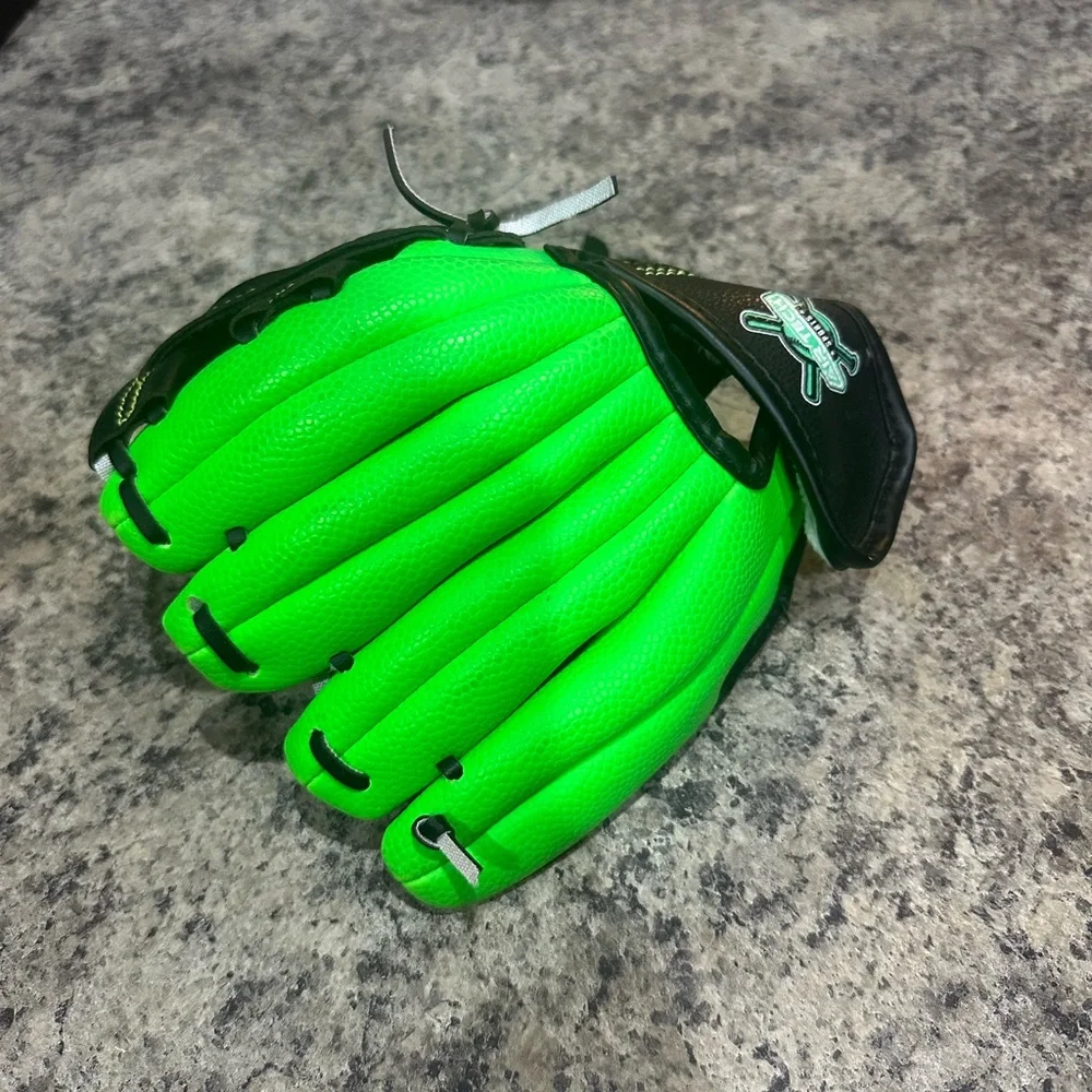 Teeball Left Hand Glove For Kids Green & Black Brand new Youth